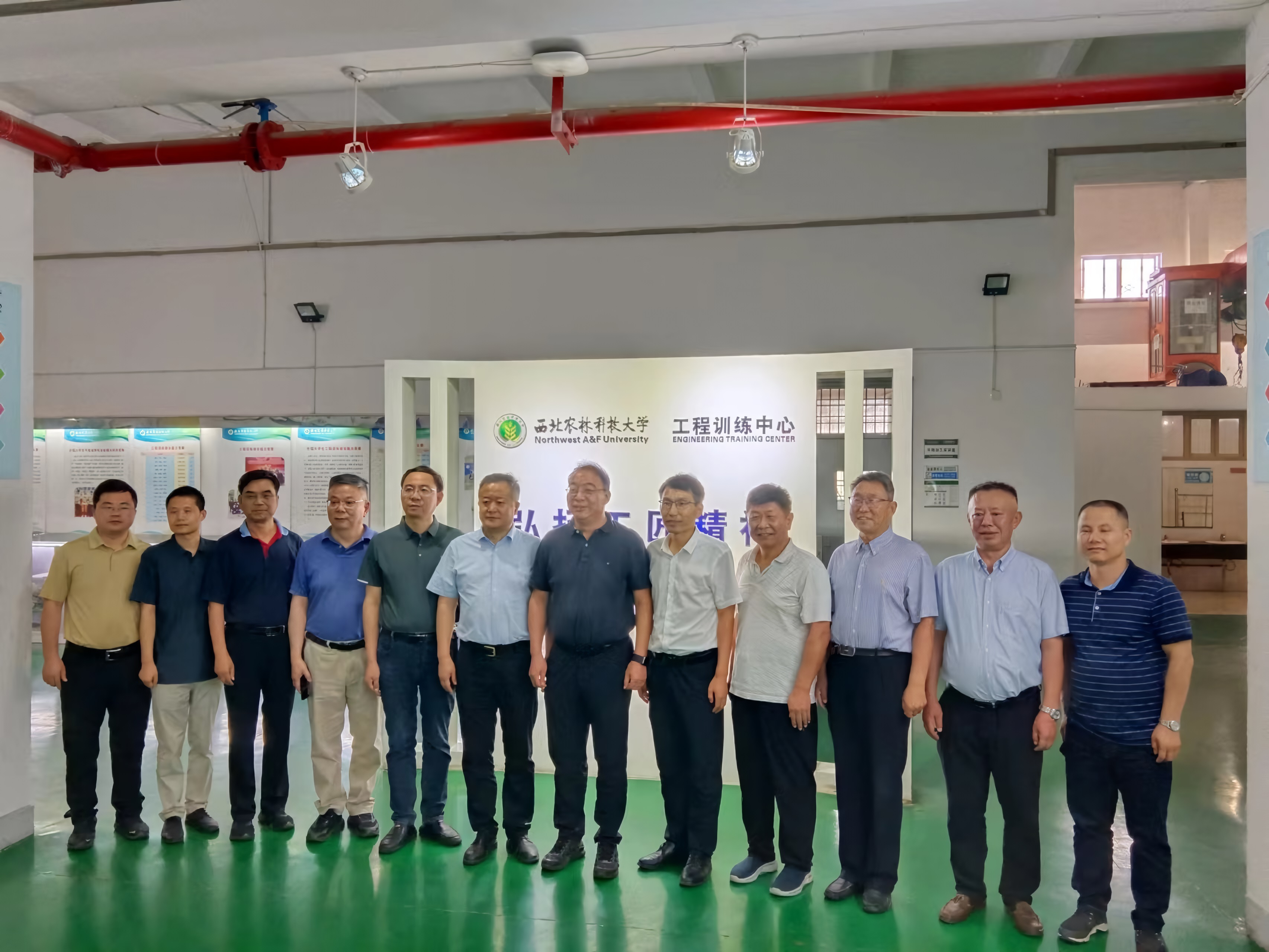 参观第一版主
工程训练中心.jpg