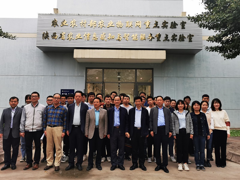 86d8e4a7a10f4abeb18682bee260659f.jpg 合影.jpg