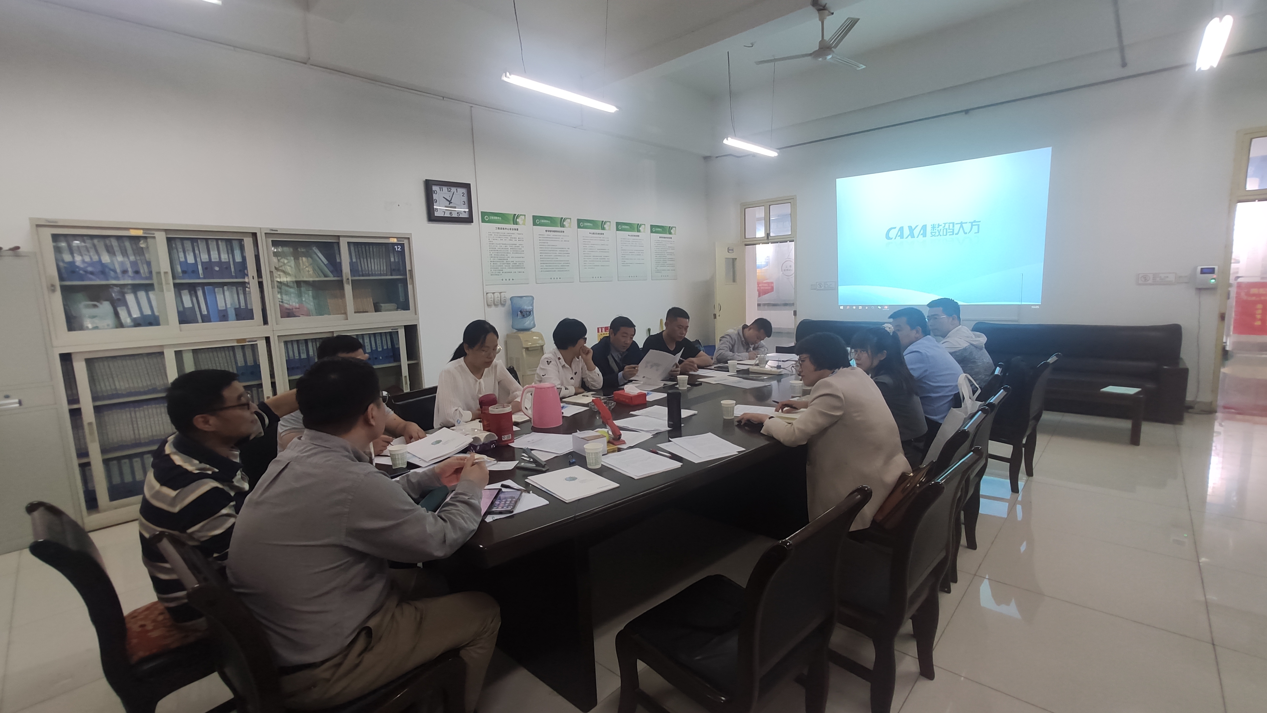 8e61efbfe4c045569f69d70a78923f95.jpg 8e61efbfe4c045569f69d70a78923f95.jpg